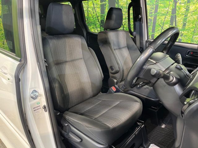 TOYOTA VOXY 2017 Image 31