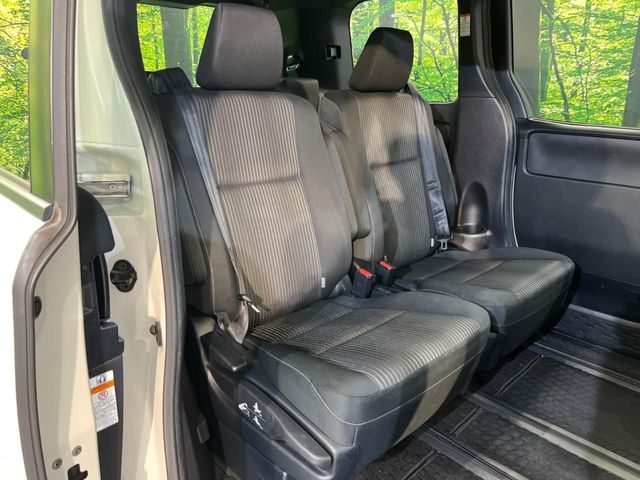 TOYOTA VOXY 2017 Image 31