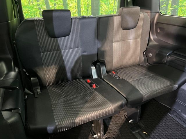 TOYOTA VOXY 2017 Image 31