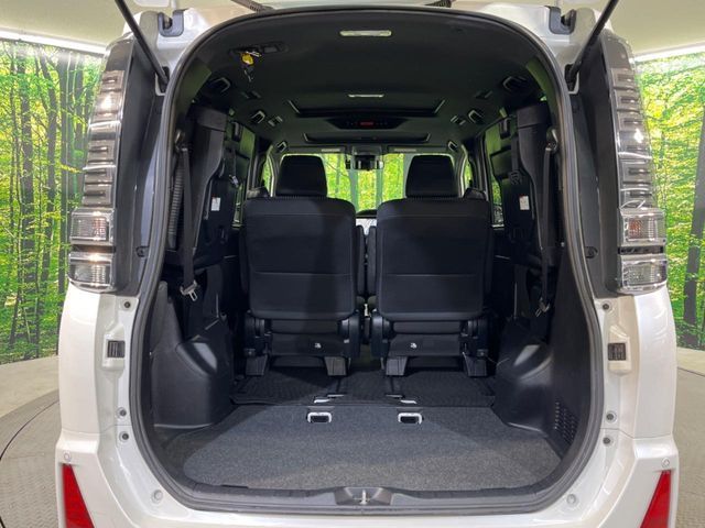 TOYOTA VOXY 2017 Image 31