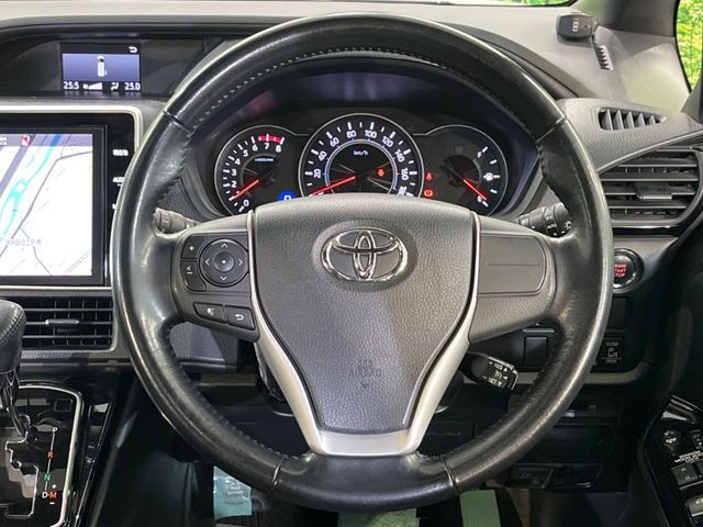 TOYOTA VOXY 2017 Image 31