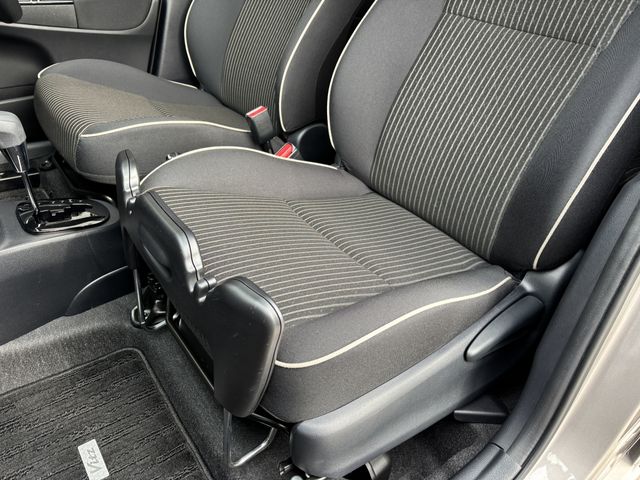 TOYOTA VITZ 2018 Image 31