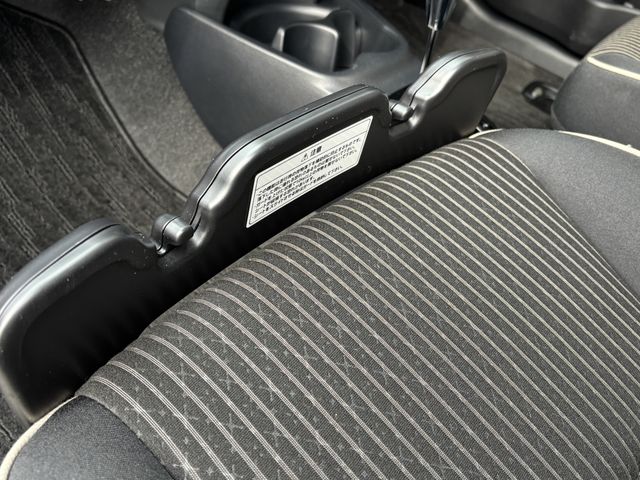 TOYOTA VITZ 2018 Image 31