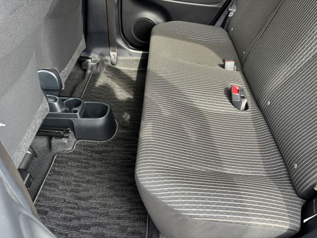 TOYOTA VITZ 2018 Image 31