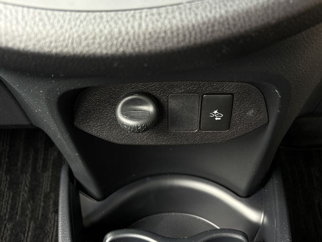 TOYOTA VITZ 2018 Image 31