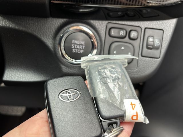 TOYOTA VITZ 2018 Image 31