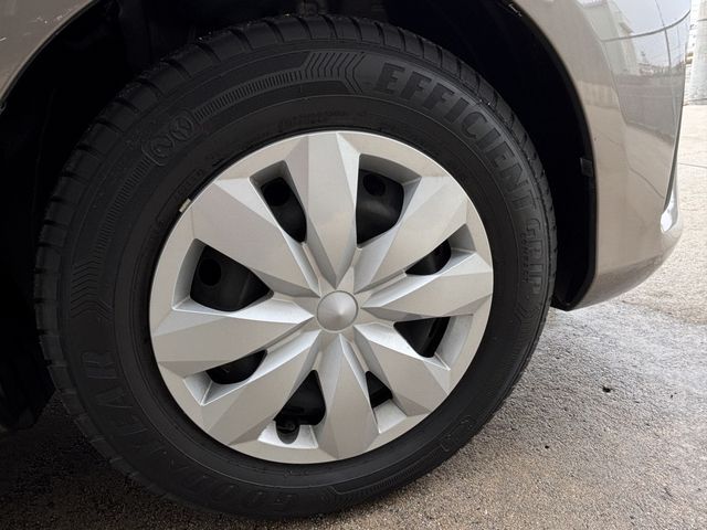 TOYOTA VITZ 2018 Image 31