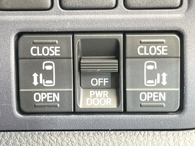 TOYOTA VOXY 2015 Image 31