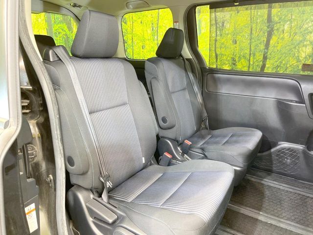 TOYOTA VOXY 2015 Image 31