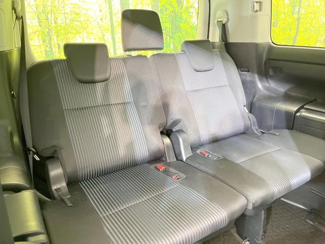 TOYOTA VOXY 2015 Image 31