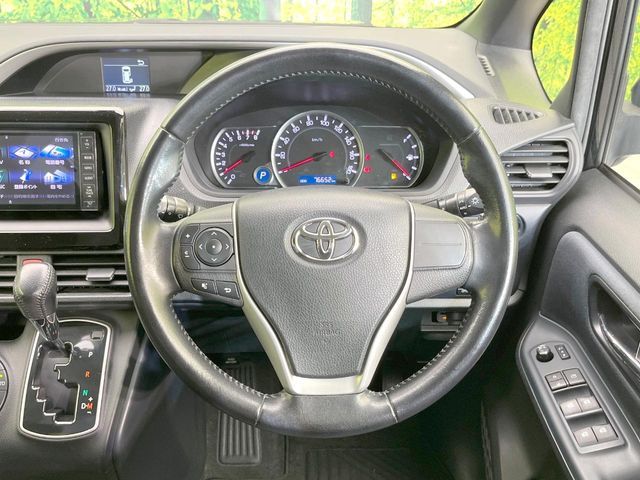 TOYOTA VOXY 2015 Image 31