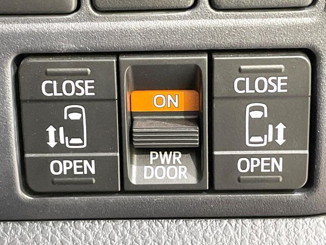 TOYOTA NOAH 2017 Image 31