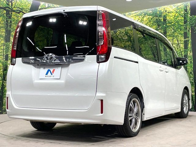 TOYOTA NOAH 2017 Image 31