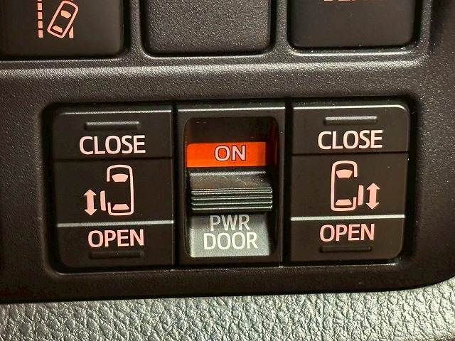 TOYOTA VOXY 2017 Image 31