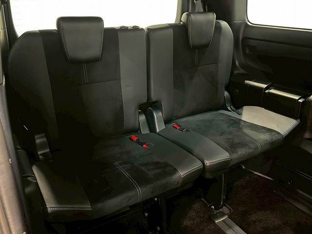 TOYOTA VOXY 2017 Image 31