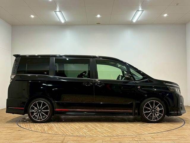 TOYOTA VOXY 2017 Image 31