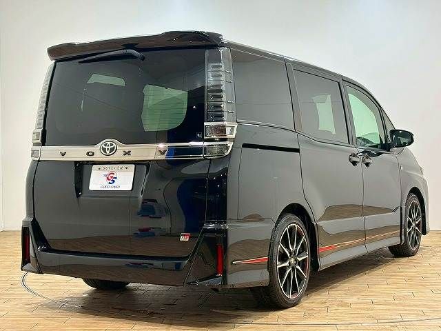 TOYOTA VOXY 2017 Image 31