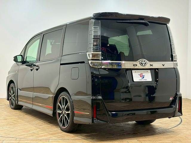 TOYOTA VOXY 2017 Image 31