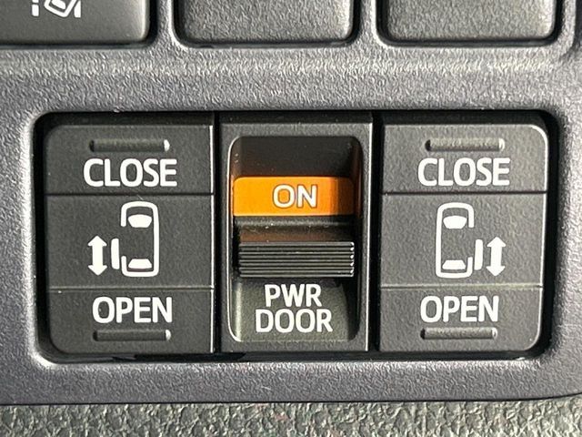 TOYOTA VOXY 2016 Image 31