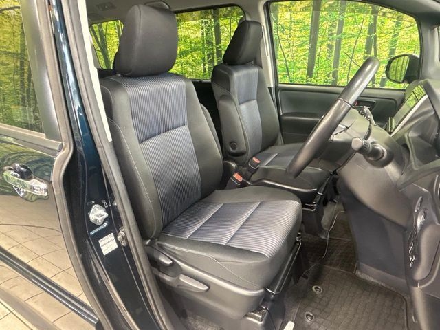 TOYOTA VOXY 2016 Image 31