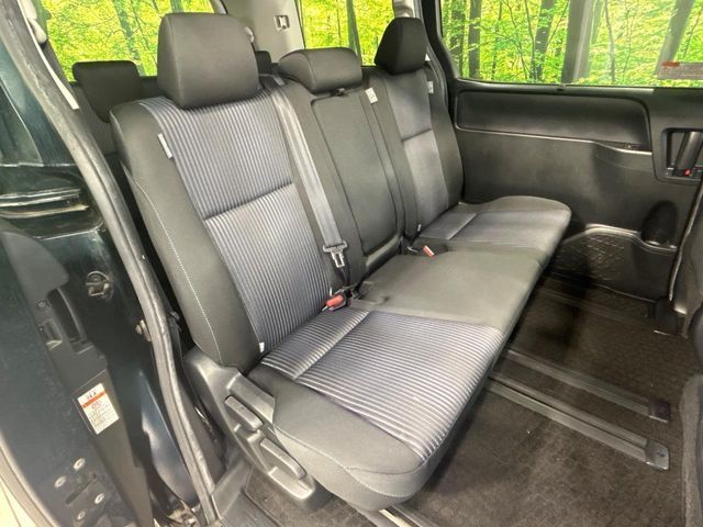 TOYOTA VOXY 2016 Image 31