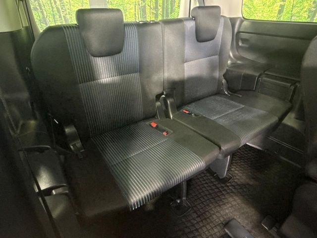 TOYOTA VOXY 2016 Image 31