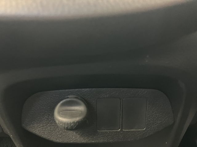 TOYOTA VITZ 2016 Image 31