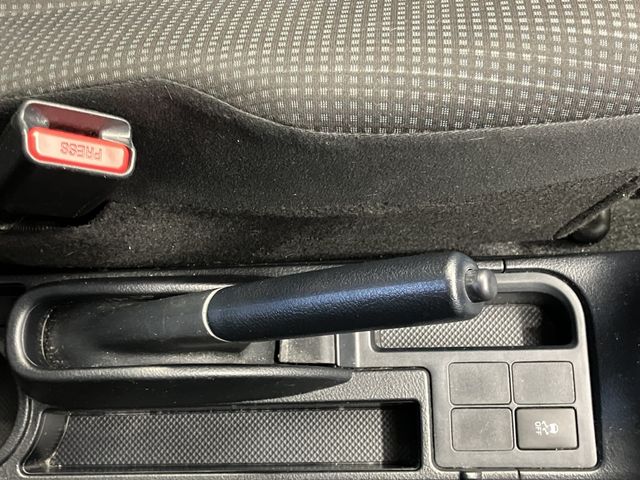 TOYOTA VITZ 2016 Image 31