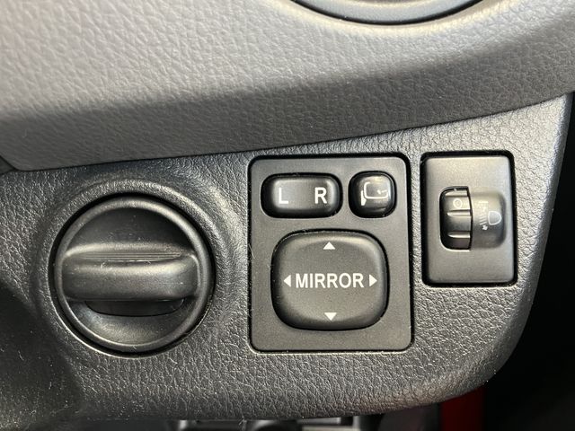 TOYOTA VITZ 2016 Image 31