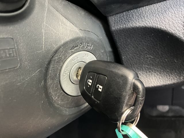 TOYOTA VITZ 2016 Image 31