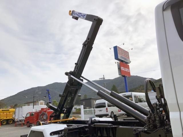 MITSUBISHI CANTER 2025 Image 31