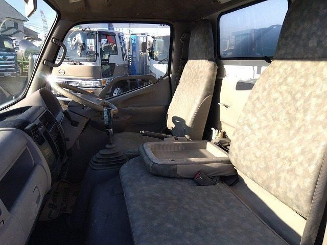 HINO DUTRO 2004 Image 31