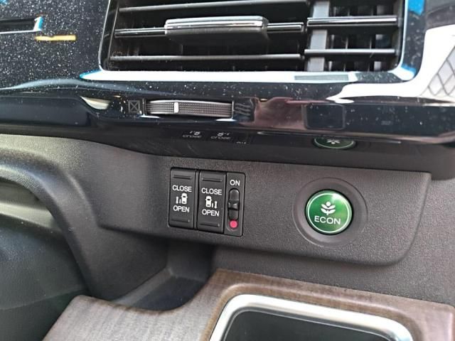 HONDA STEPWAGON 2015 Image 31