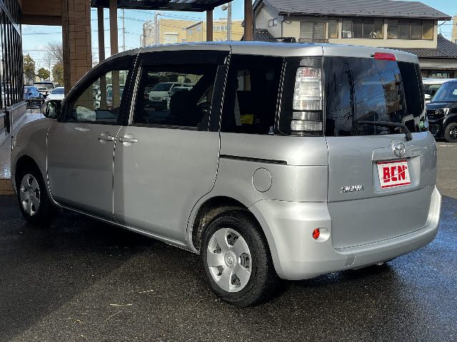 TOYOTA SIENTA 2013 Image 31