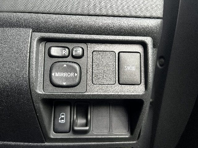 TOYOTA SIENTA 2013 Image 31