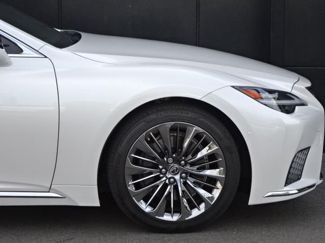 TOYOTA LEXUS LS500H 2022 Image 31