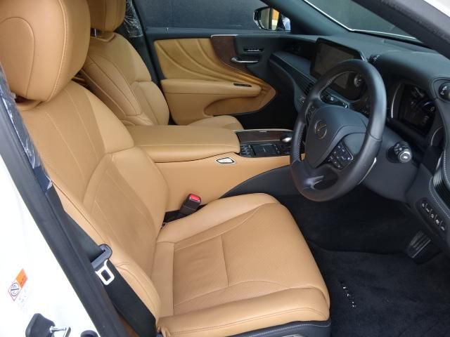 TOYOTA LEXUS LS500H 2022 Image 31