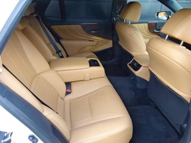 TOYOTA LEXUS LS500H 2022 Image 31