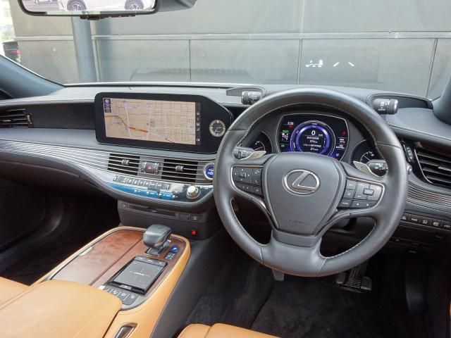 TOYOTA LEXUS LS500H 2022 Image 31