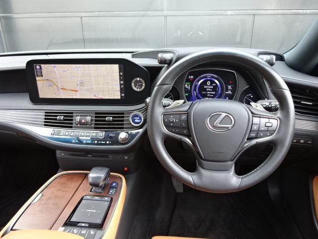 TOYOTA LEXUS LS500H 2022 Image 31