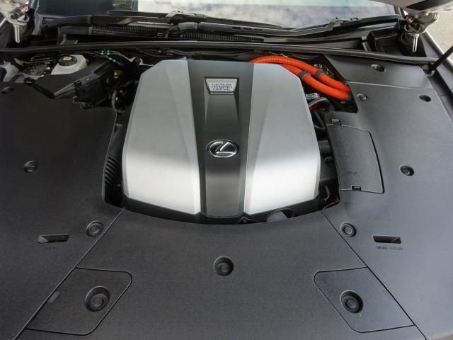 TOYOTA LEXUS LS500H 2022 Image 31