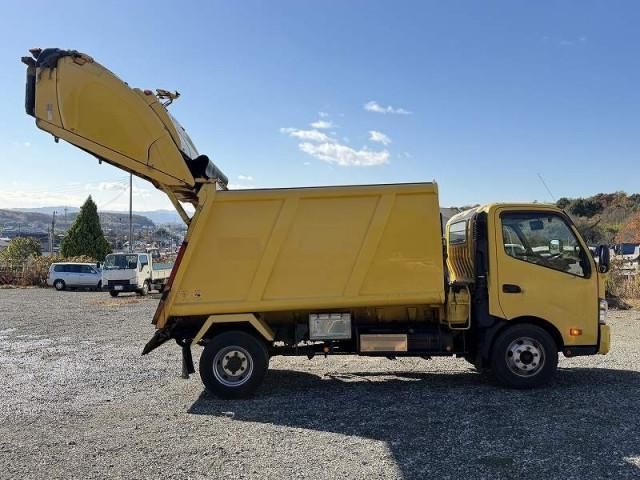 HINO DUTRO 2016 Image 31