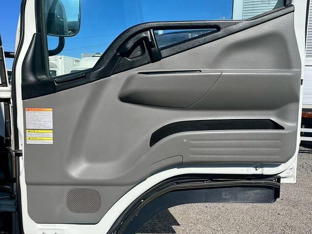 MITSUBISHI CANTER 2018 Image 31