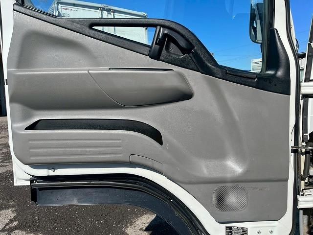 MITSUBISHI CANTER 2018 Image 31