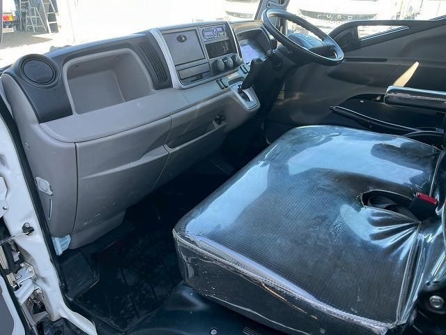 MITSUBISHI CANTER 2018 Image 31