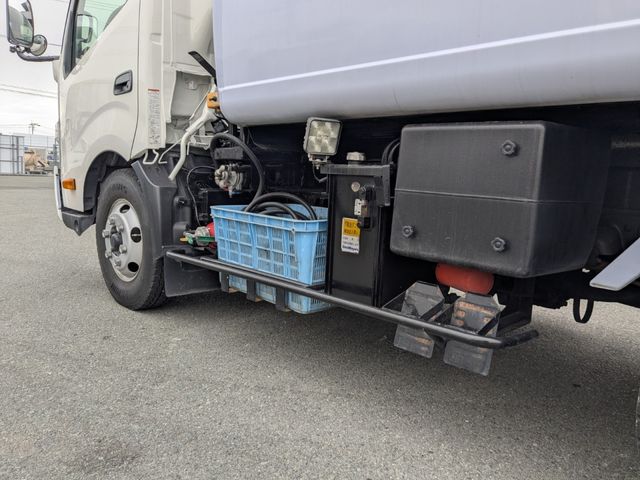 HINO DUTRO 2017 Image 31