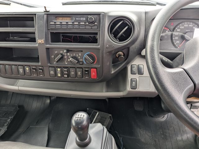 HINO DUTRO 2017 Image 31