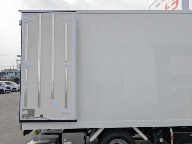 MITSUBISHI CANTER 2025 Image 31