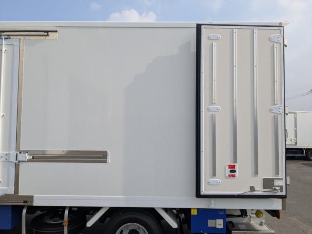 MITSUBISHI CANTER 2025 Image 31