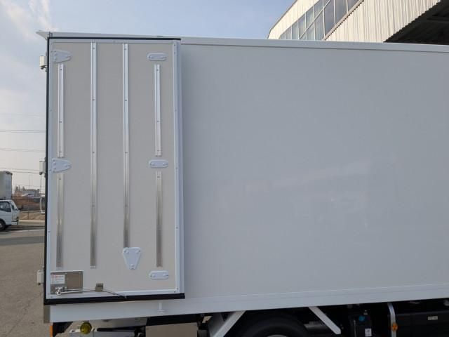 MITSUBISHI CANTER 2025 Image 31